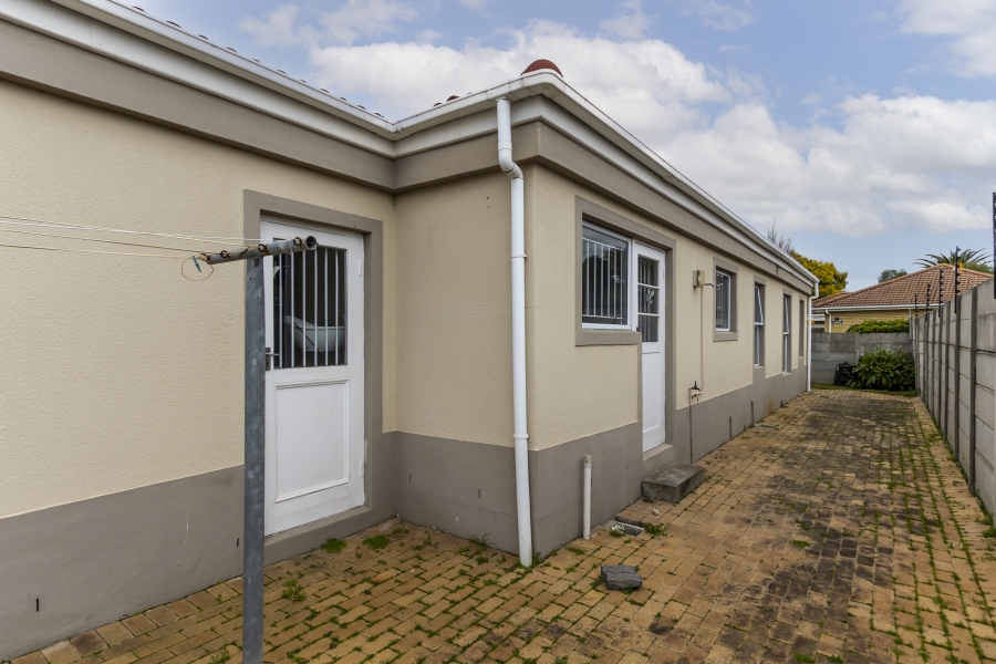 To Let 3 Bedroom Property for Rent in Somerset Ridge Western Cape